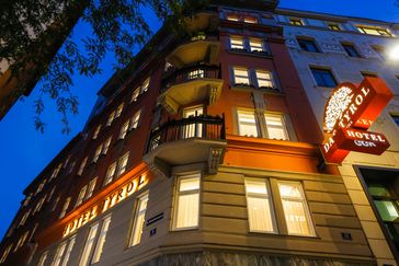 view at night - das Tyrol, Vienna