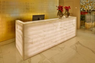 front desk hotel das Tyrol